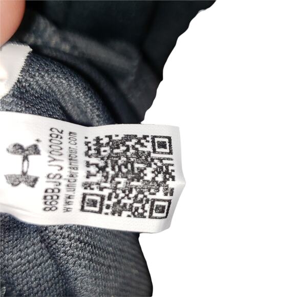 Under Armour tech shirt, Gray, v-neck, loose fit, size medium,  HeatGear - Picture 6 of 6